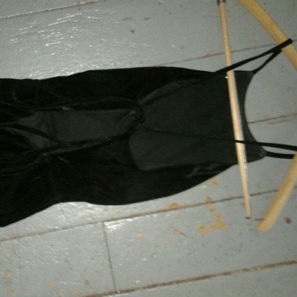 FOREVER 21 VELVET BACKLESS CULOTTE JUMPSUIT 🔥 - Picture 2 of 4